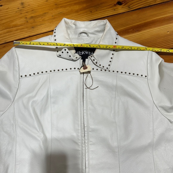 Leather Jacket white with studs, collar size large - Picture 8 of 9